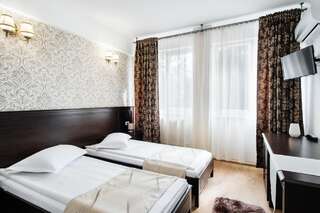 Отель Hotel Turist Фэлтичени Двухместный номер Делюкс с 2 отдельными кроватями-1
