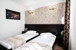 Отель Hotel Turist Фэлтичени Двухместный номер Делюкс с 2 отдельными кроватями-2